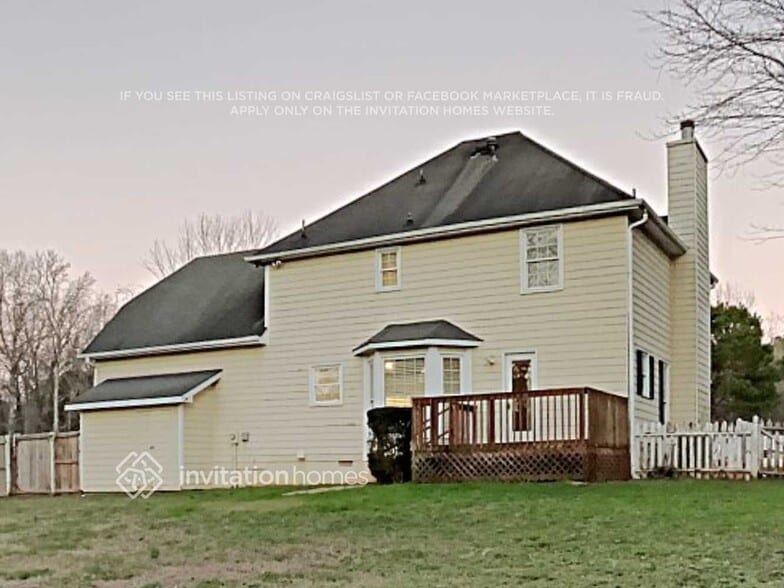 Building Photo - 4351 Lakeside Hills Way NE