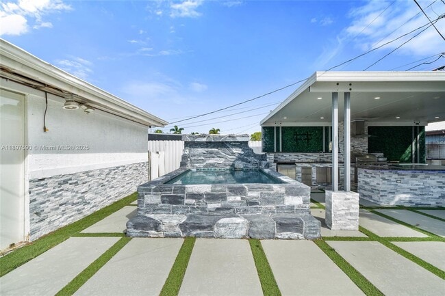 Building Photo - 845 NW 2nd St