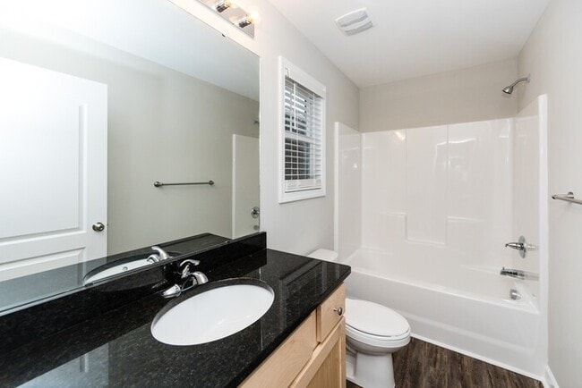 Building Photo - Beautiful 3BD/2.5BA Duplex Home!