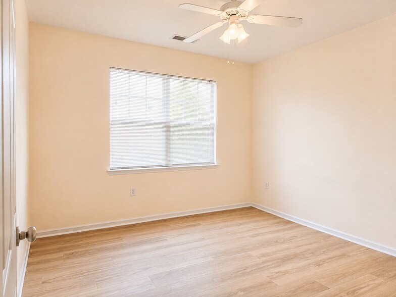 Building Photo - 4405 Weatherington Lane, Fairfax, VA 22030