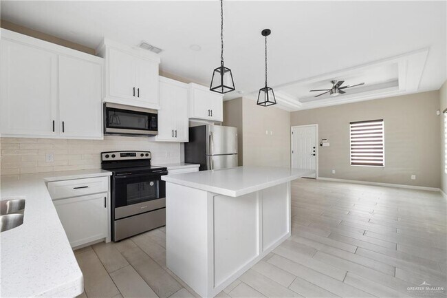 Building Photo - 12 N Hester St