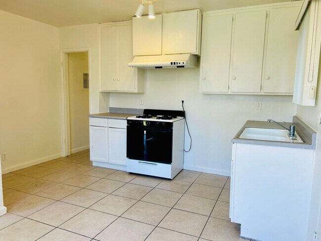 Building Photo - 7912Star