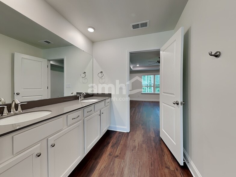 Building Photo - 633 Rivermist Dr