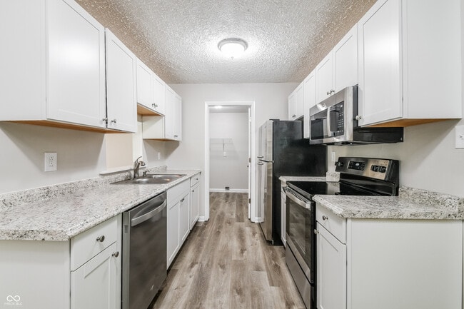 Building Photo - 2203 E 67th St