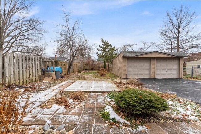 Building Photo - 25731 Farringdon Ave