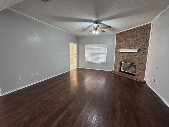 Building Photo - Beautiful Home Outside of City Limits!