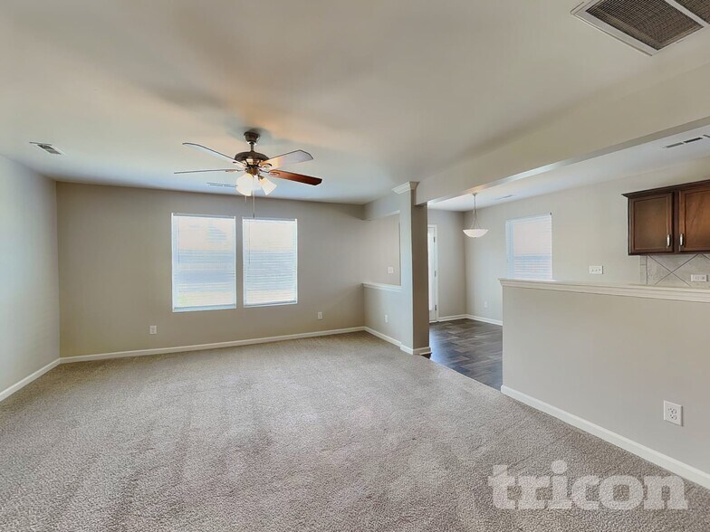 Building Photo - 1711 Sawtooth Ct