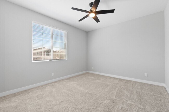 Building Photo - Stunning 3 Bedroom Home with SOLAR in Skye...