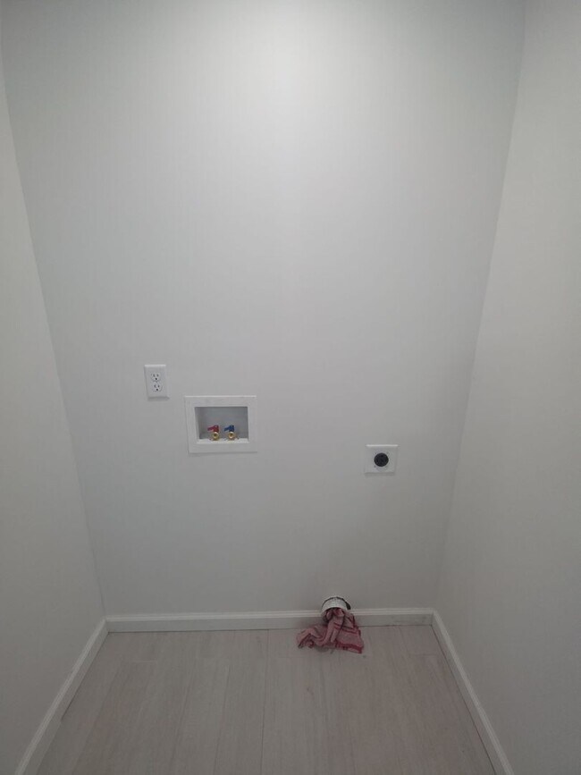 Building Photo - Cozy Newly Remodeled 2-Bedroom Single-Level Home Near TTU