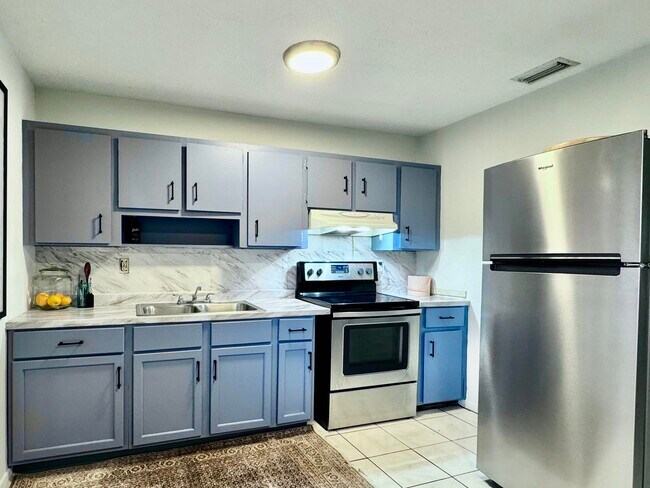 Building Photo - 3403 Hi St