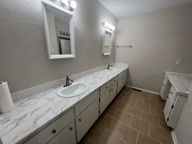 Building Photo - 5 Dunwoody Cir