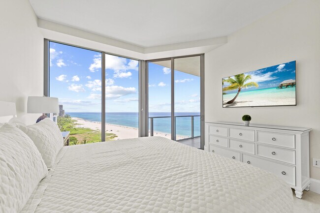 Building Photo - 3100 N Ocean Dr