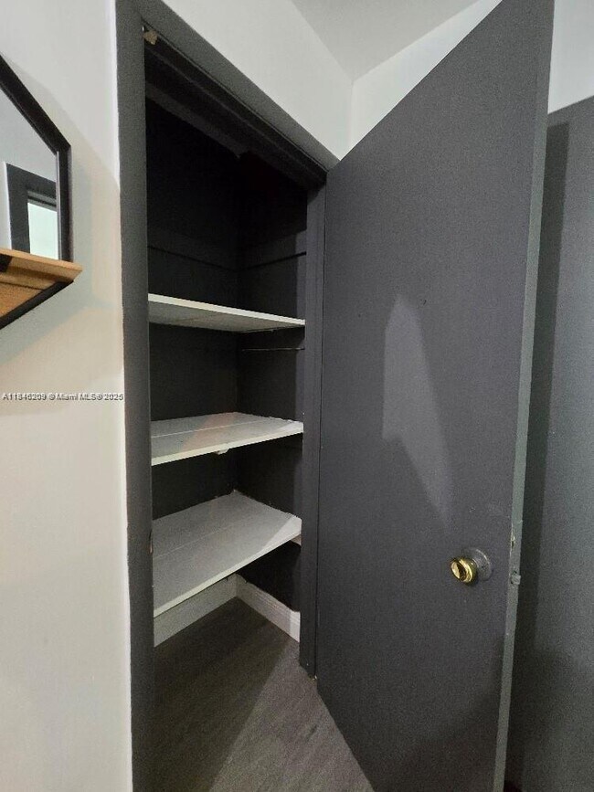 Building Photo - 1441 Lincoln Rd