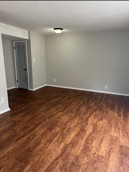 Building Photo - 820 Beacon Pky E