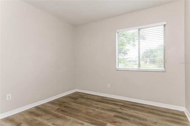 Building Photo - 1517 Colony Ave