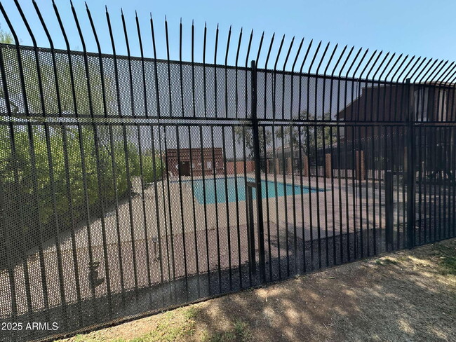 Building Photo - 2675 E Silk Oak Dr