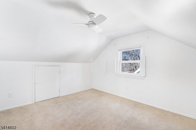 Building Photo - 83 Chestnut Hill Dr W