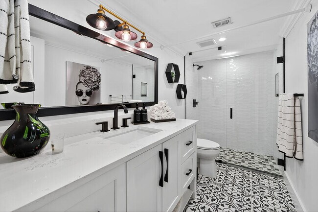 Building Photo - 5440 N Ocean Dr