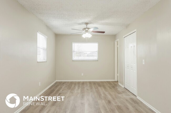 Building Photo - 1010 N Lavon Ave