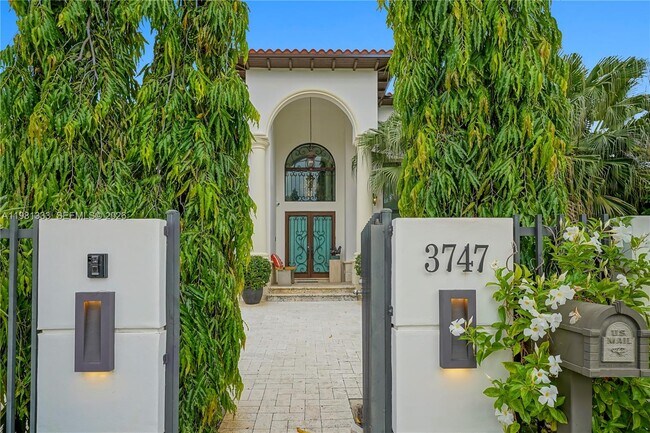 Building Photo - 3747 Prairie Ave