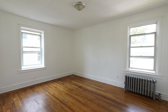 Building Photo - 573 Ave E