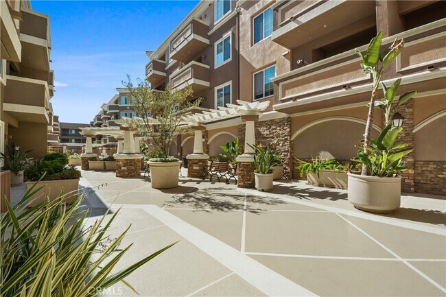 Building Photo - 2750 Artesia Blvd