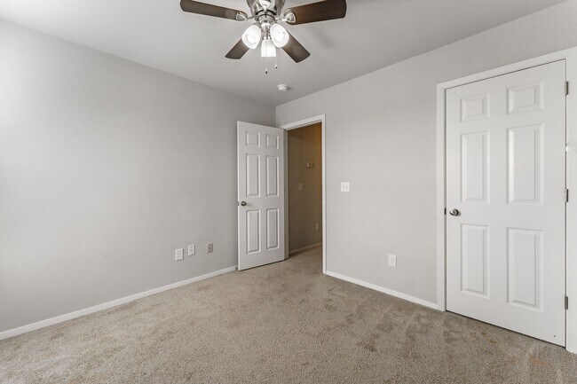 Building Photo - 848 NW Evans Cir