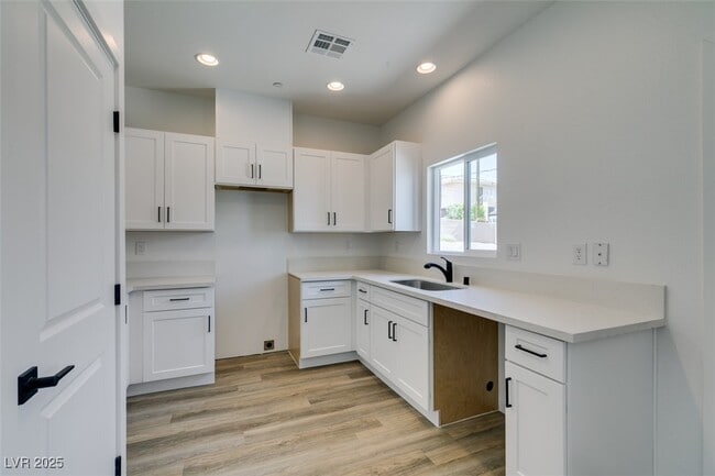 Building Photo - 367 N 16th St