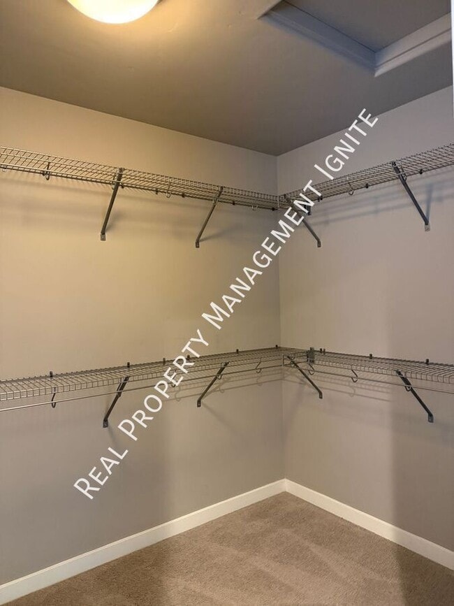 Building Photo - 3751 SW Coyote Ln