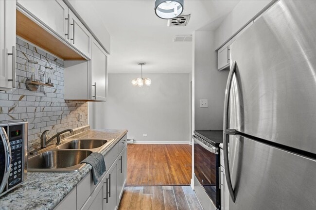 Building Photo - 1S239 Stratford Ln