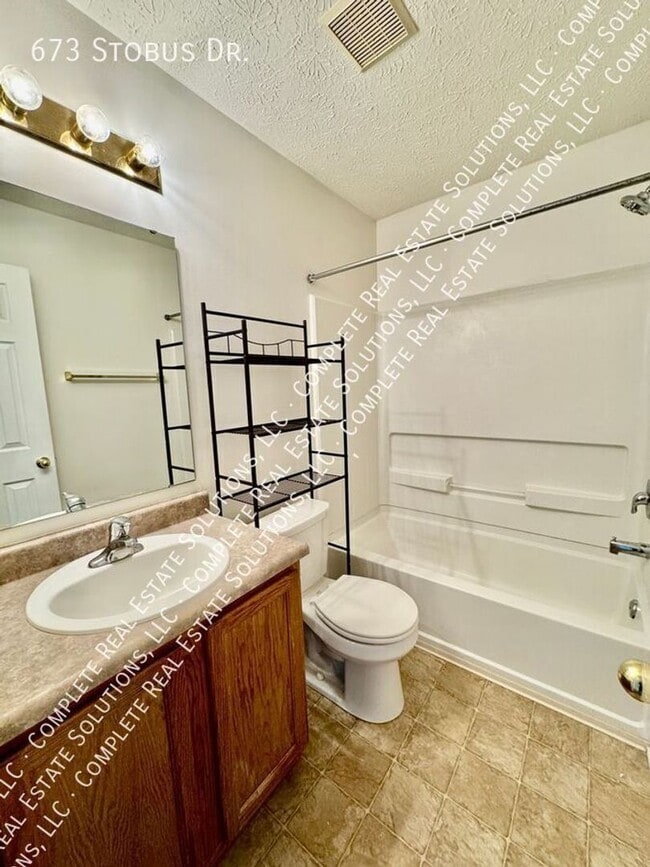 Building Photo - 673 Stobus Dr