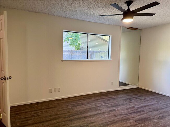 Building Photo - 1203 Yorkshire Ln