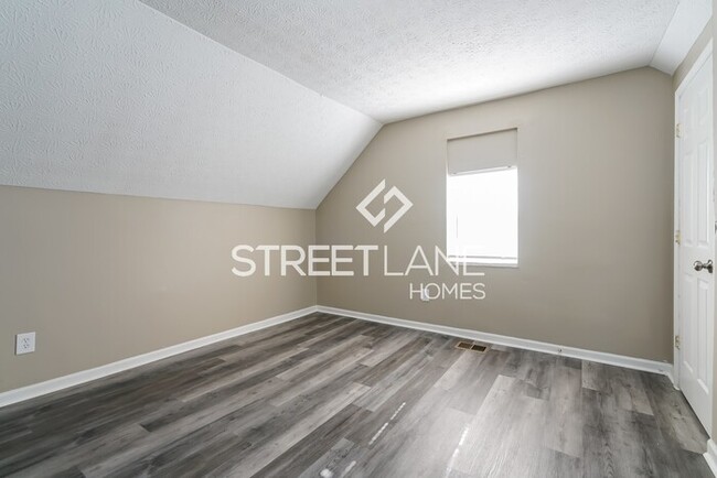 Building Photo - NOW OFFERING FIRST FULL MONTH FREE!