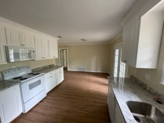 Building Photo - Small Drive
