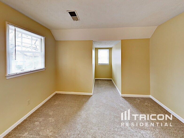 Building Photo - 429 Sugar Springs Way
