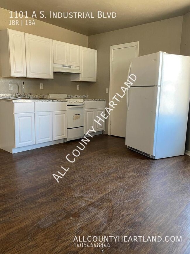 Building Photo - ALL BILLS PAID!