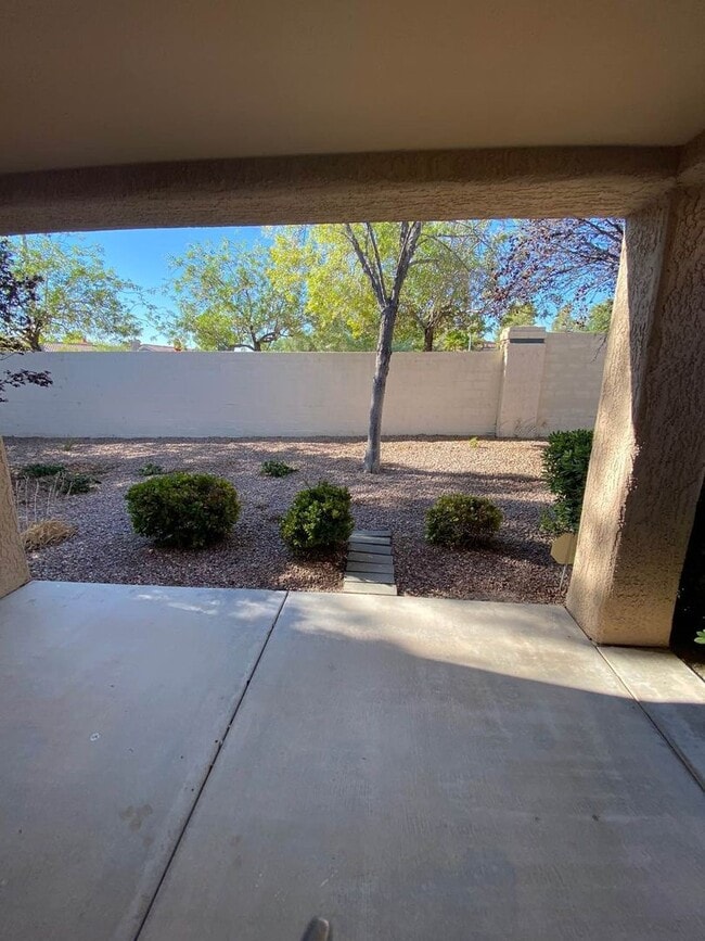 Building Photo - Stylish 2-Bedroom Townhouse in Sun City Summerlin with Resort-Style Amenities