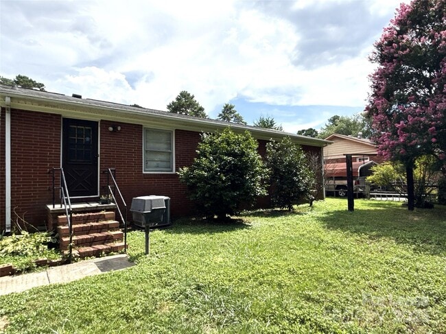 Building Photo - 1521 Woodhill Ln