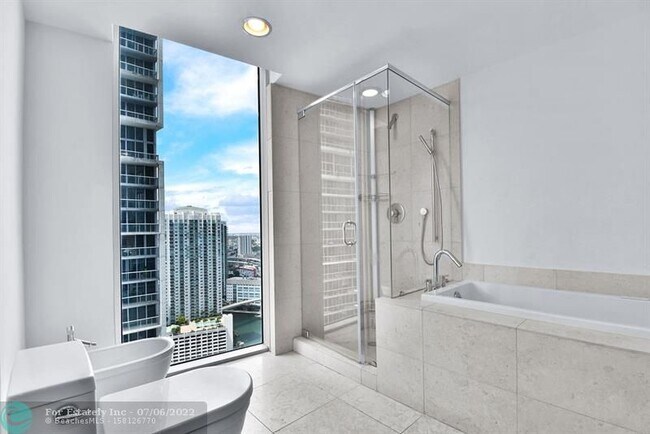 Building Photo - 475 Brickell Ave