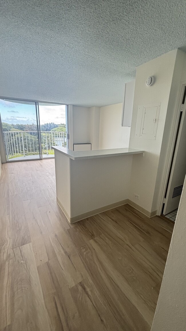 Building Photo - 101 Aupuni St
