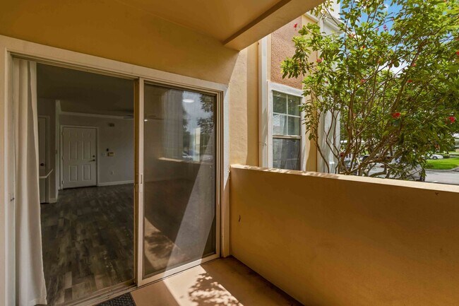 Building Photo - Newly updated 2 Bed / 2 Bath condo availab...