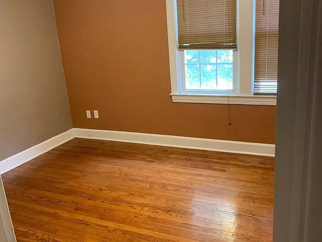 Building Photo - 308 Village Dr