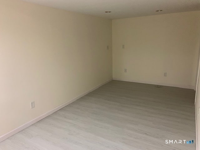 Building Photo - 18 Greenbriar Dr