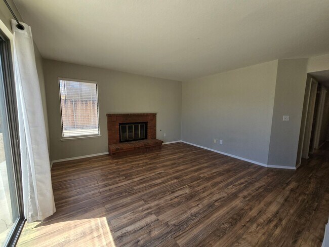 Building Photo - 39354 Longhorn Ct