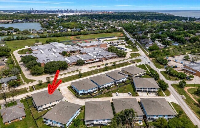 Building Photo - 1705 Bayway Dr