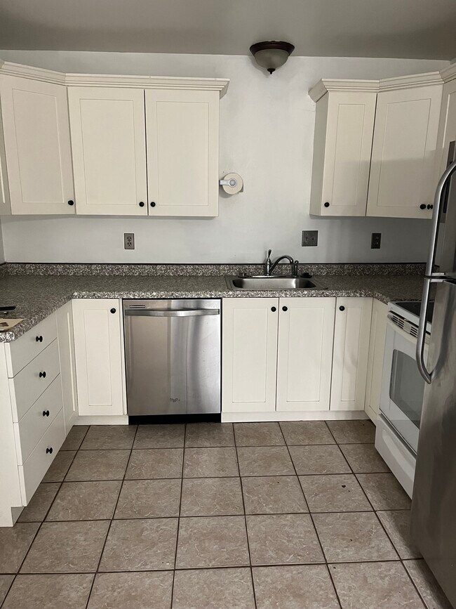 Building Photo - 326 Green Meadow Dr