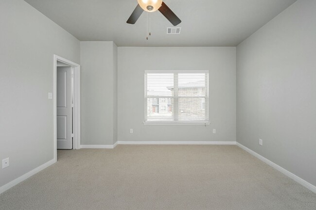 Building Photo - Spacious Townhome Available Now!