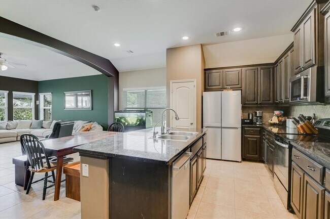 Building Photo - 301 Marklawn Ln