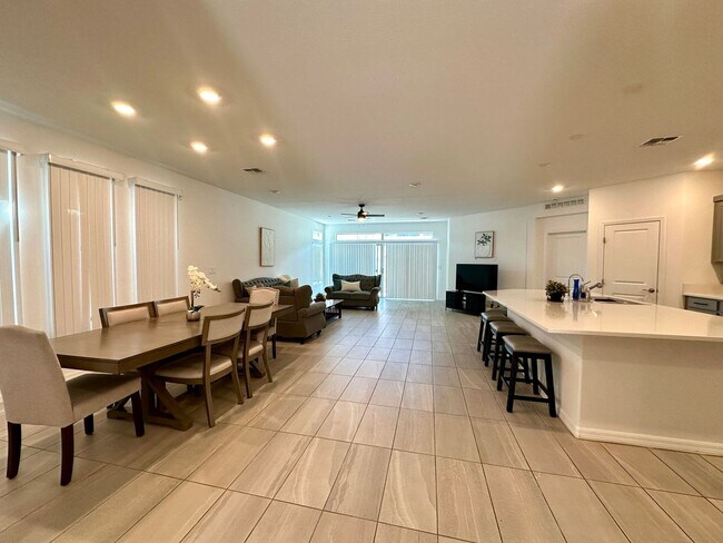 Building Photo - Silverado North