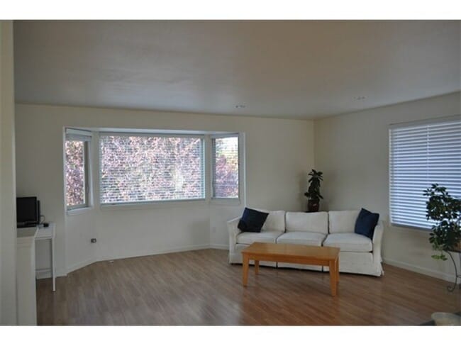 Building Photo - Pet friendly! - 4 bed/2 bath house in Ferndale!